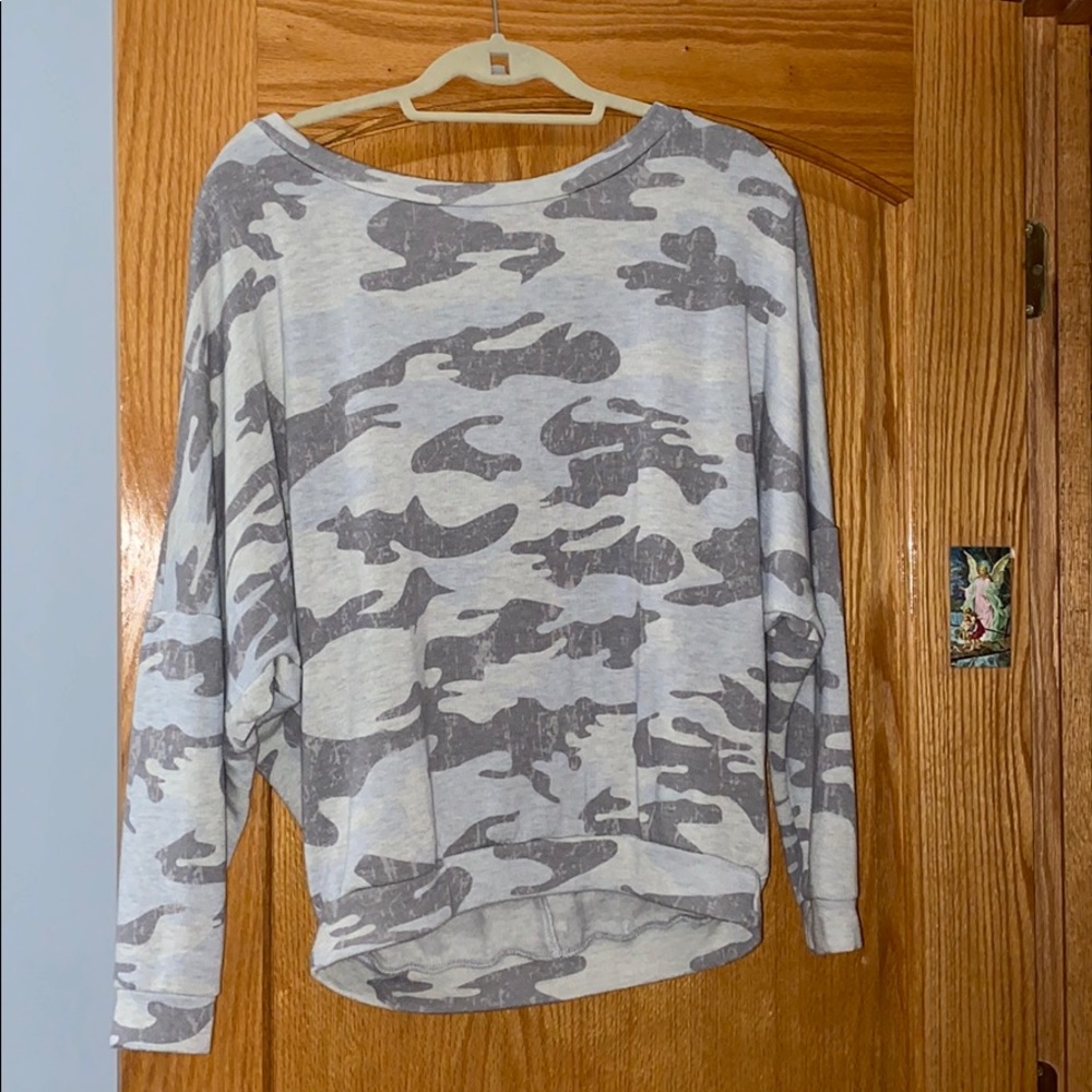 Long sleeve camo top!